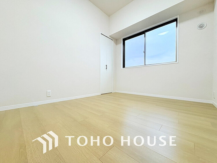 内装 採光もある洋室は、くつろぎのひと時を過ごすのにぴったり