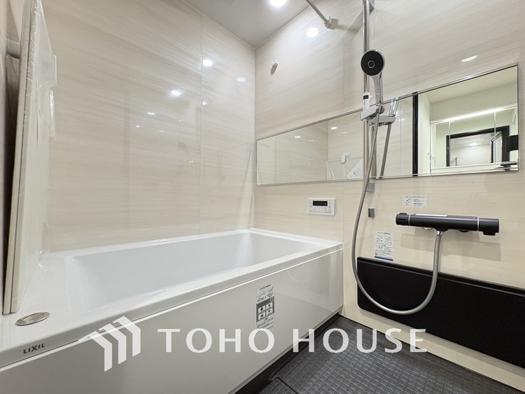 風呂 一日の疲れを癒すバスルームは、心地よいリラックスを叶える清潔感溢れる空間