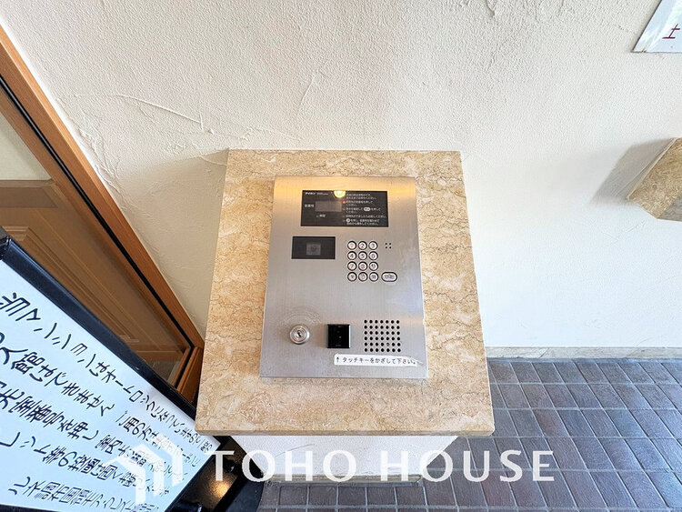 その他 エントランスはオートロック完備で安心のセキュリティ