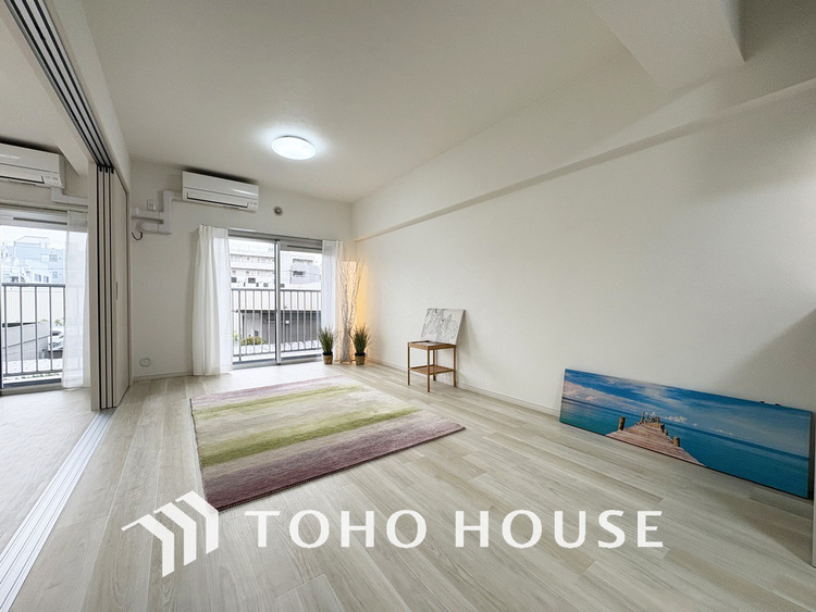 内装 広がりのある住空間、家族が集まるリビング・ダイニング