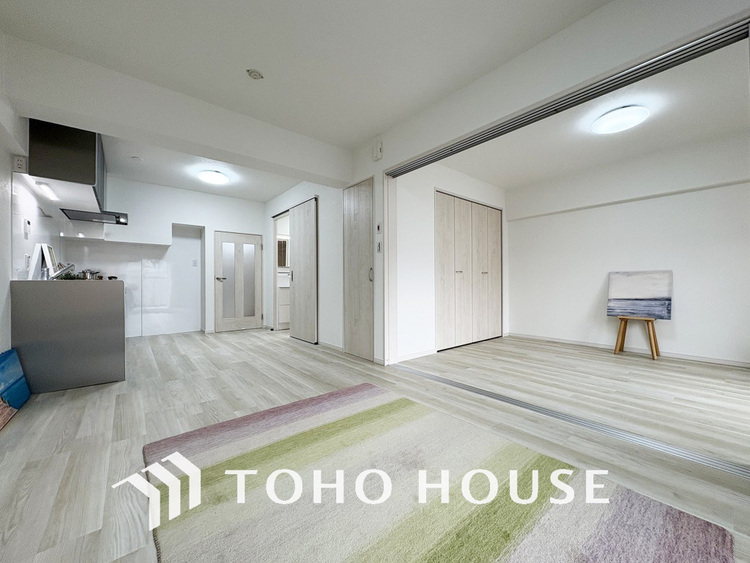 キッチン 柔らかな陽のそそぐ心地よいリビングダイニング