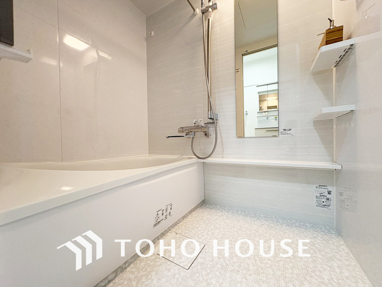 風呂 一日の疲れを癒すバスルームは、心地よいリラックスを叶える清潔感溢れる空間