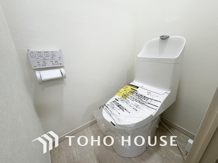 トイレ 清潔な洗浄機能付温水シャワートイレ