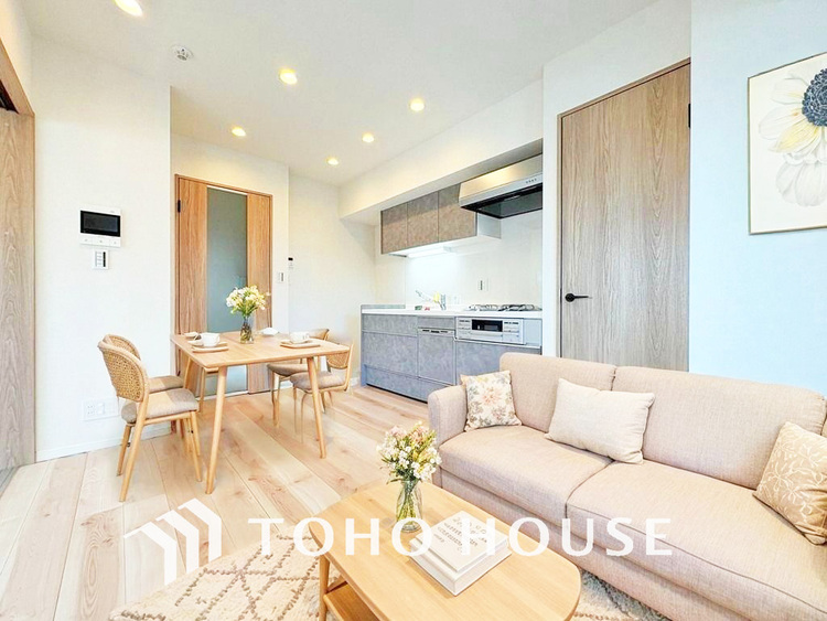 内装 広がりのある住空間、家族が集まるリビング・ダイニング(家具は全てCGです)