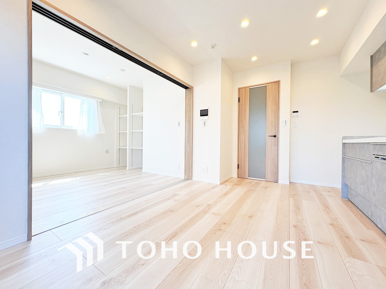 内装 上質な時間を育む暮らしのメインステージ。寛ぎとコミュニケーションを育む居心地のよい場所