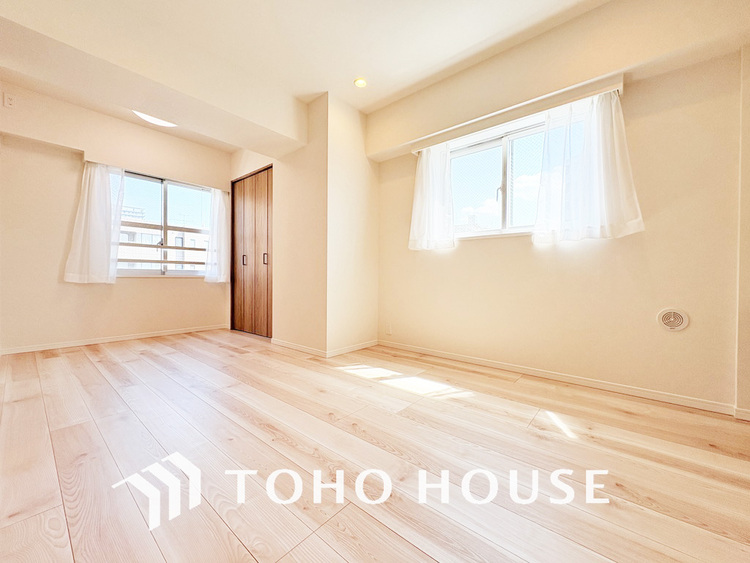 内装 採光もある洋室は、くつろぎのひと時を過ごすのにぴったり