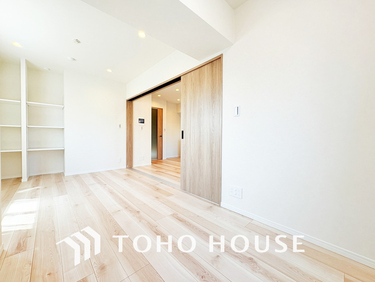 内装 シンプルですっきりとした室内は飽きのこない居心地の良い雰囲気