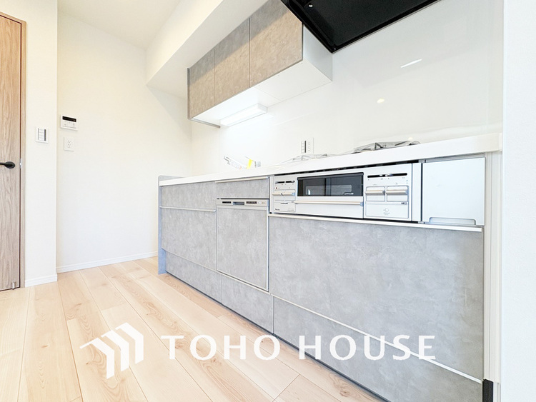 キッチン 落ち着きのあるカラーで統一された清潔感と気品が溢れるキッチン