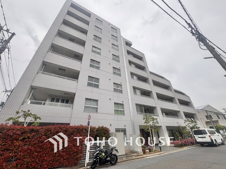外観 漂う上質な空気感、マンションに入れば「おかえりなさい」と笑顔で迎えてくれるエントランス。最良の心配りを感じるマンションでした。