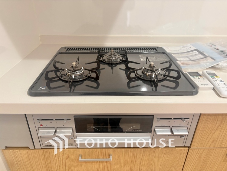 キッチン 【Kitchen】キッチンは家族の絆を育む大切な空間。シンプルで使い易いSystemKitchenで愉しく作る料理は愛情のある美味しいご馳走に。