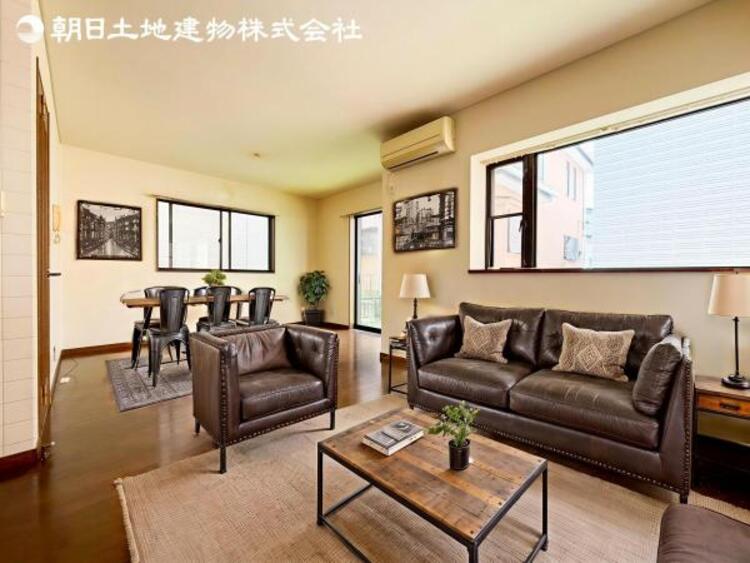 居間 本画像はCGで作成しており、実際に現地に家具は置かれておりません。尚価格に家具は含まれておりません。
