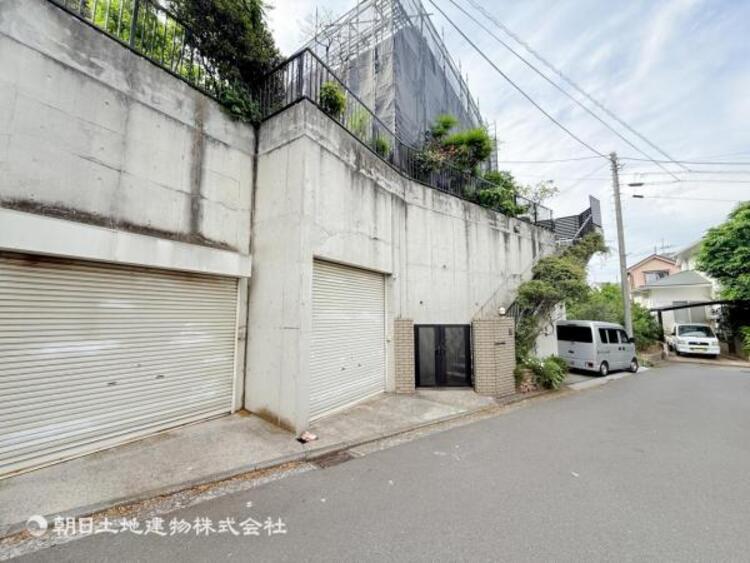 外観 住みやすさとデザイン性を両立させた欲張りな住宅が登場しました　相反しがちなことが相互作用でより良質に！本物だけが表現することができる質の高い機能美はよきものをつなげた古くからの伝統と最新技術の結晶です