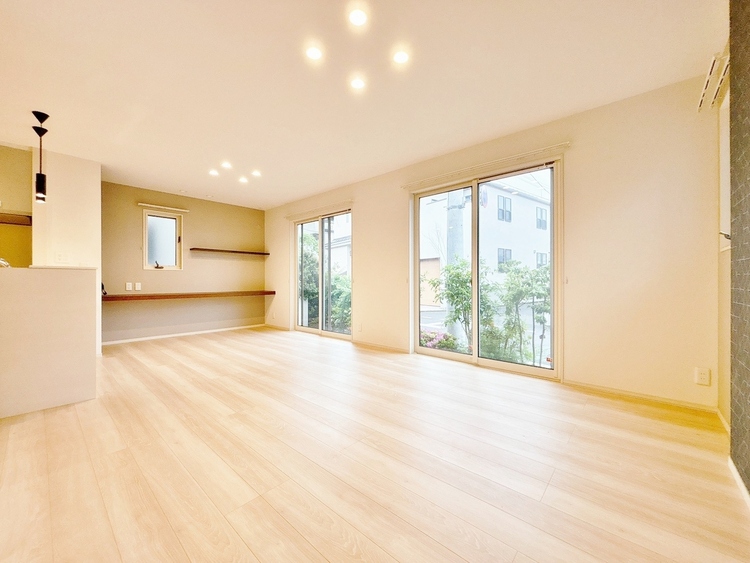 居間 居心地の良い空気感は、暮らしのステージを彩り、心からのやすらぎと満足感を与えてくれます。