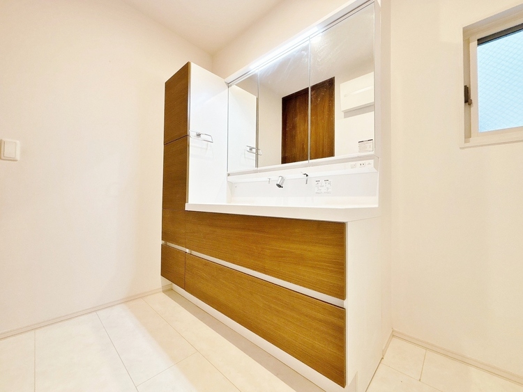 洗面 何かと物が増える場所だからこそ、スッキリと見映えの良い空間に。