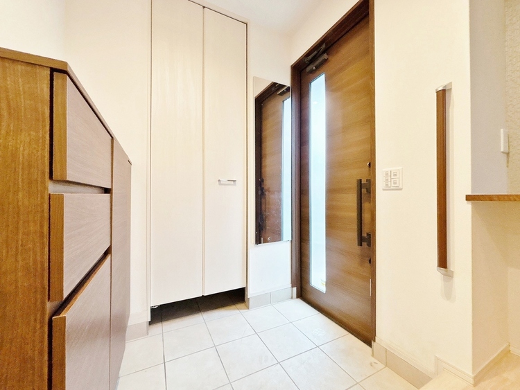 玄関 シューズボックスを完備した玄関です。