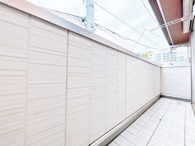 バルコニー 暮らしの中で、光と風を演出してくれるバルコニー。