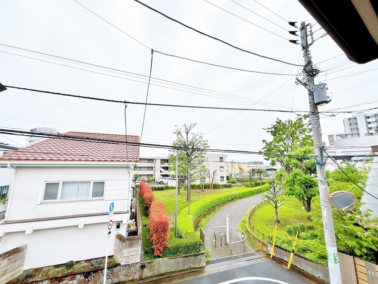 バルコニー 窓を開けると広がる青空。心をリフレッシュして日々を過ごしていきましょう。