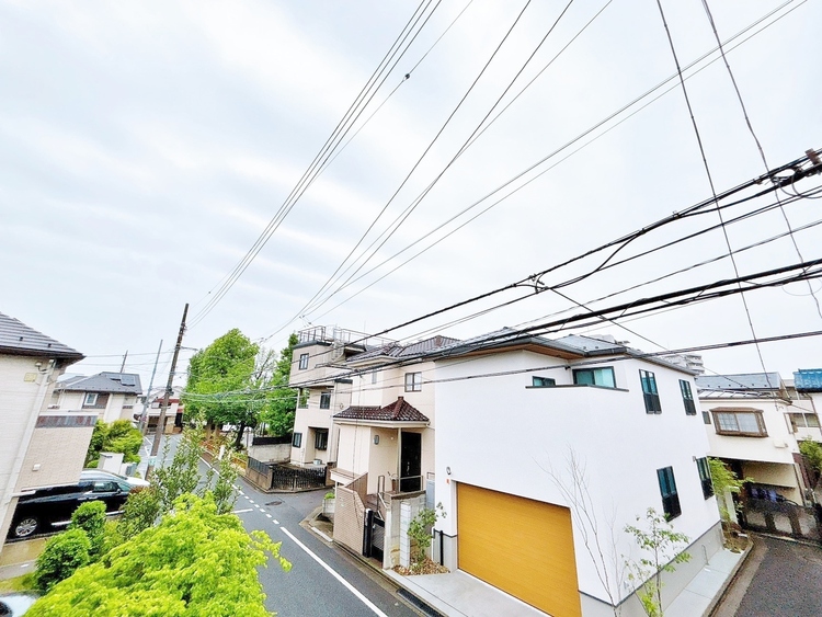 バルコニー 頬をなでる、優しい風を感じることが出来ます。