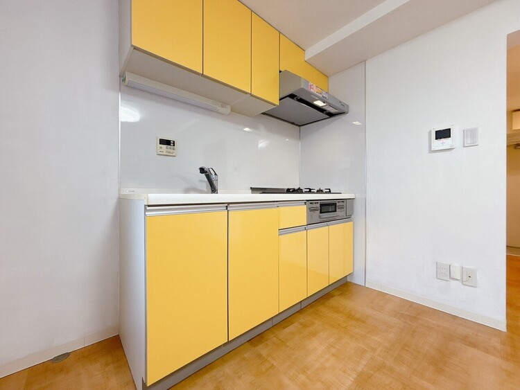 キッチン スマートな意匠と充実の機能を備えたキッチンが、暮らしにおいしい彩りを添えます。