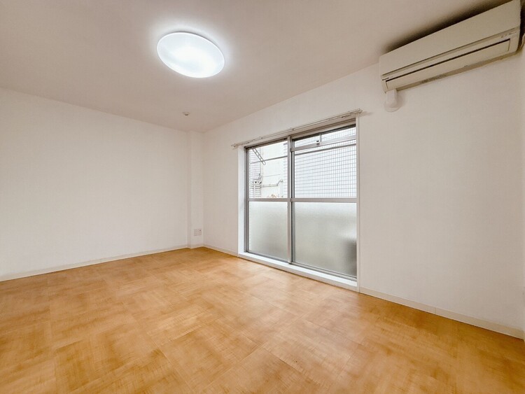 寝室 ベッドも十分に設置するスペースがあります。