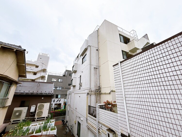 バルコニー 頬をなでる、優しい風を感じることが出来ます。