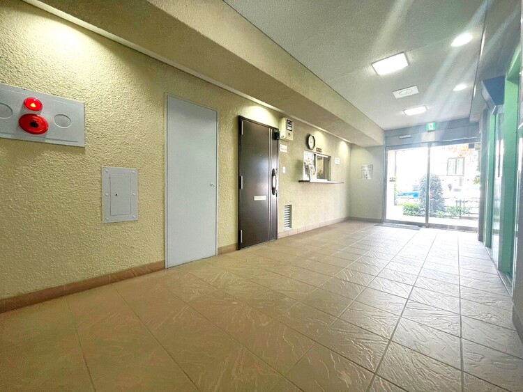 エントランス エントランス内部は、管理が行き届き清潔な共有スペースとなっています。