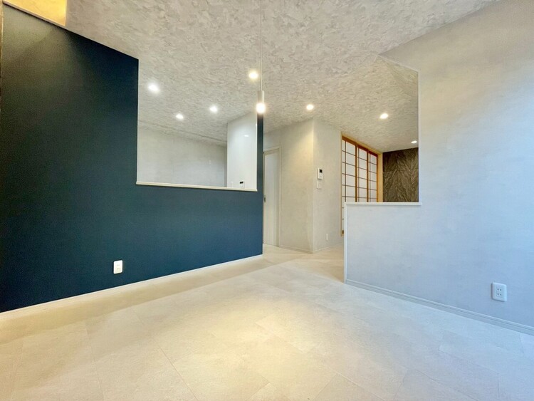 居間 居心地の良い空気感は、暮らしのステージを彩り、心からのやすらぎと満足感を与えてくれます。