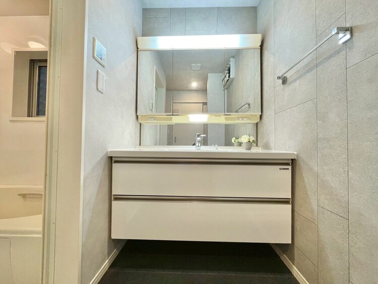 洗面 何かと物が増える場所だからこそ、スッキリと見映えの良い空間に。