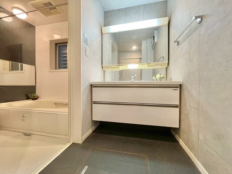 洗面 清潔感と心地よさを重視した、上質感漂うパウダールーム。