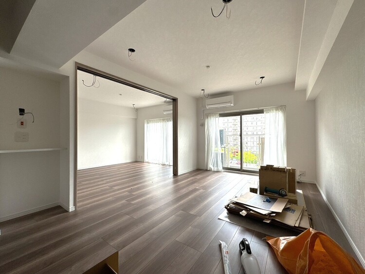 居間 飾り過ぎないシンプルな内装と偏り過ぎないデザインで統一しました。