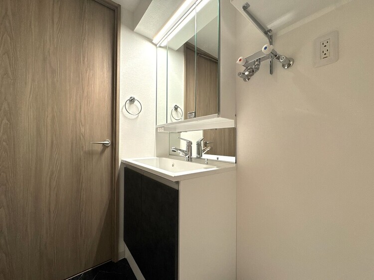 洗面 何かと物が増える場所だからこそ、スッキリと見映えの良い空間に。