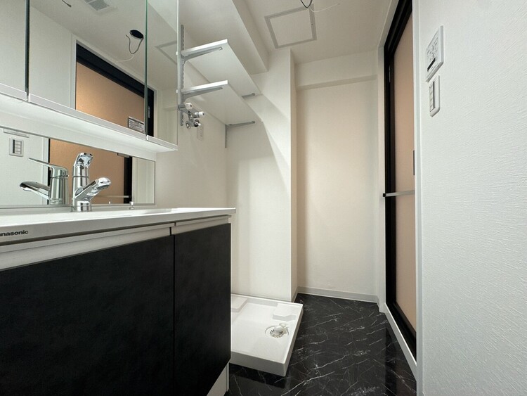 洗面 清潔感と心地よさを重視した、上質感漂うパウダールーム。