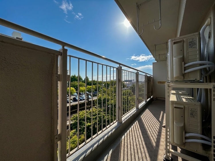 バルコニー 暮らしの中で、光と風を演出してくれるバルコニー。