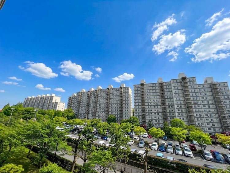 バルコニー 頬をなでる、優しい風を感じることが出来ます。