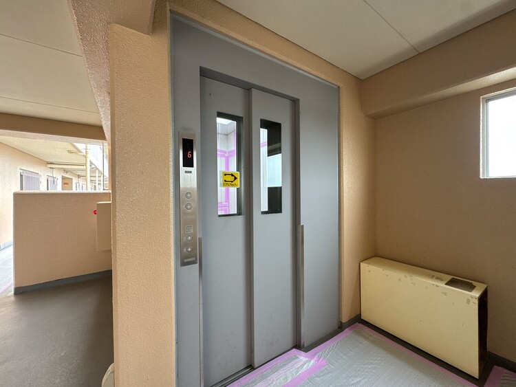 設備 エレベーターの管理も、きちんと行き届いてます。