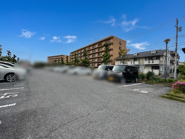 駐車場 本物件の駐車スペースです。車種制限のある場合もございますので、お気軽にお問い合わせくださいませ。