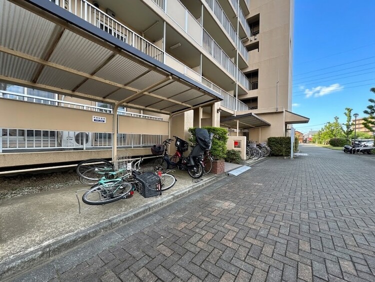 その他 きちんと整備された駐輪場。住む方の心遣いが感じられます。