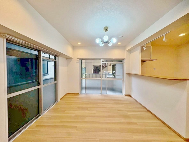 居間 居心地の良い空気感は、暮らしのステージを彩り、心からのやすらぎと満足感を与えてくれます。