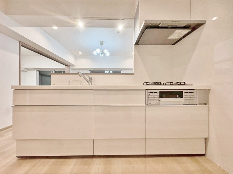 キッチン スマートな意匠と充実の機能を備えたキッチンが、暮らしにおいしい彩りを添えます。