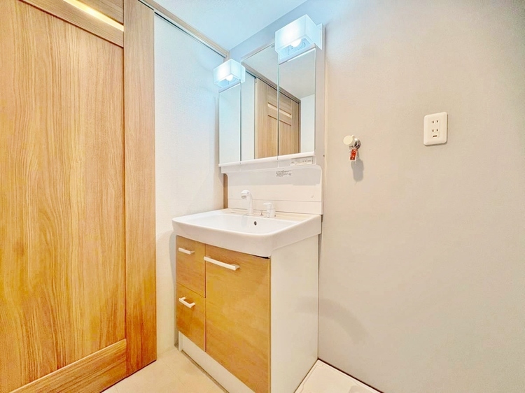 洗面 何かと物が増える場所だからこそ、スッキリと見映えの良い空間に。