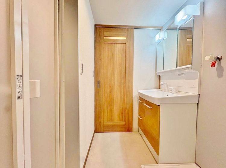 洗面 清潔感と心地よさを重視した、上質感漂うパウダールーム。