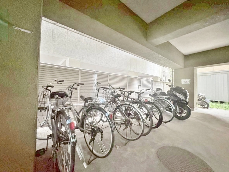 設備 きちんと整備された駐輪場。住む方の心遣いが感じられます。