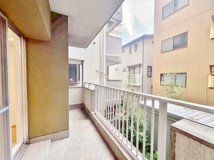 バルコニー 暮らしの中で、光と風を演出してくれるバルコニー。