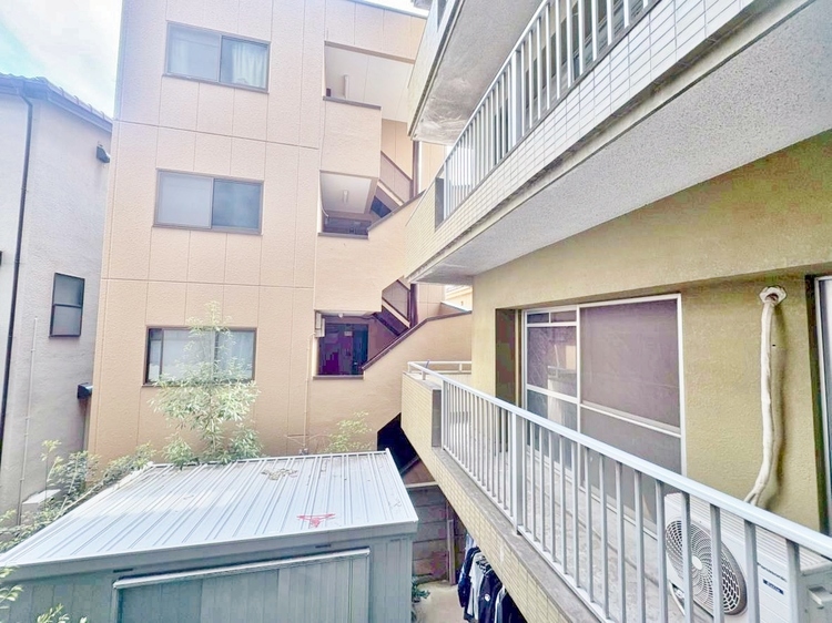 バルコニー 窓を開けると広がる青空。心をリフレッシュして日々を過ごしていきましょう。