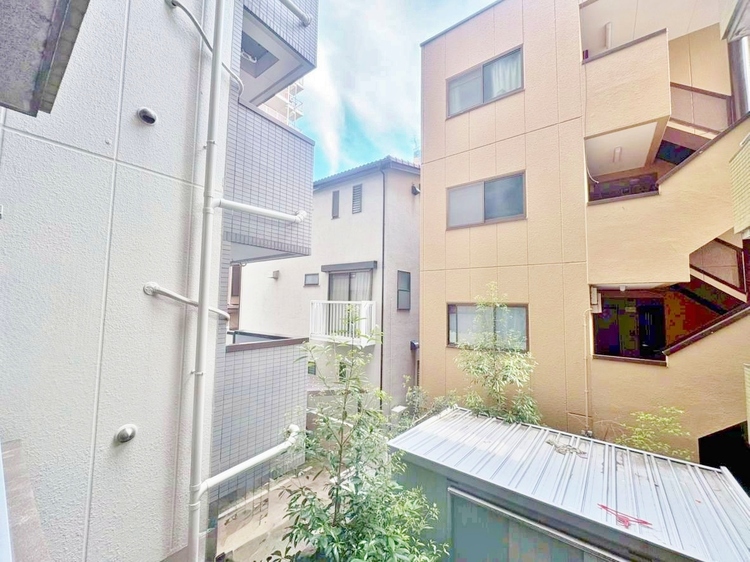 バルコニー 頬をなでる、優しい風を感じることが出来ます。