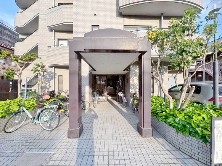 エントランス 外と内をつなぐエントランスは、まさに顔となる場所。