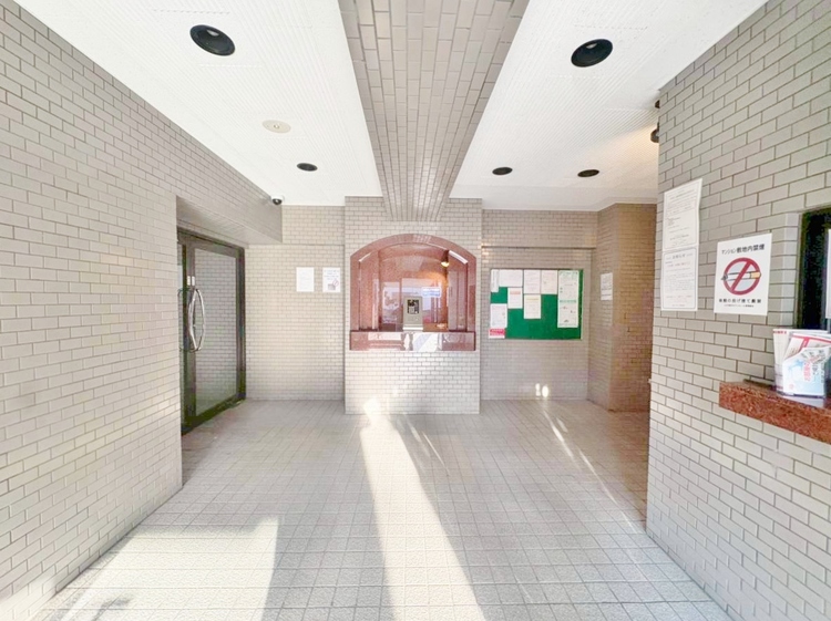 エントランス エントランス内部は、管理が行き届き清潔な共有スペースとなっています。