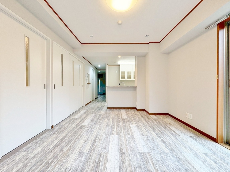 居間 忙しく過ぎゆく日常を置き去るほど、ゆったりした時間が流れるリビング。