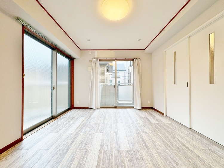 居間 居心地の良い空気感は、暮らしのステージを彩り、心からのやすらぎと満足感を与えてくれます。