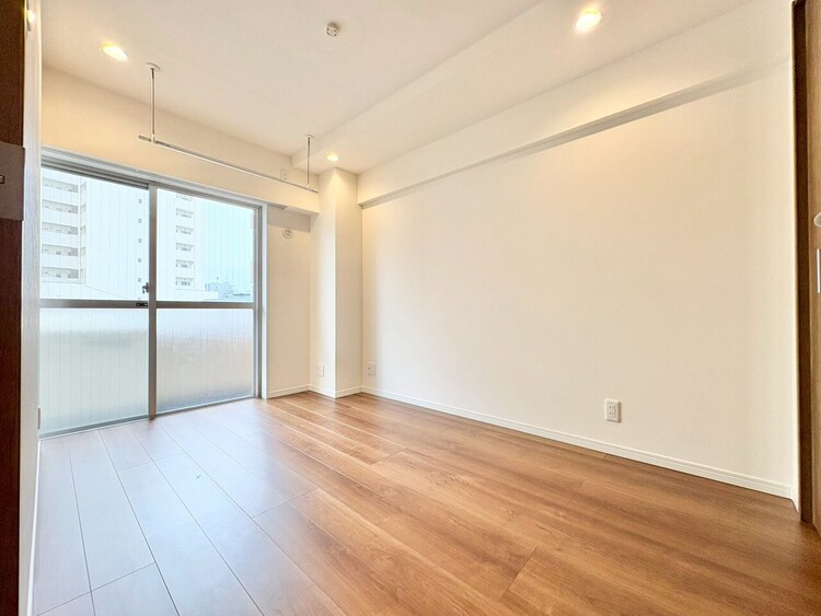 寝室 ベッドも十分に設置するスペースがあります。